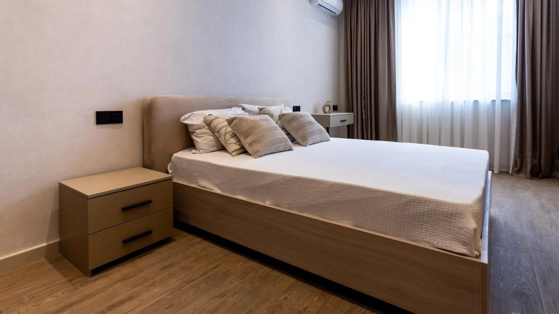 Delmar Suites & Residence Baku 0*,