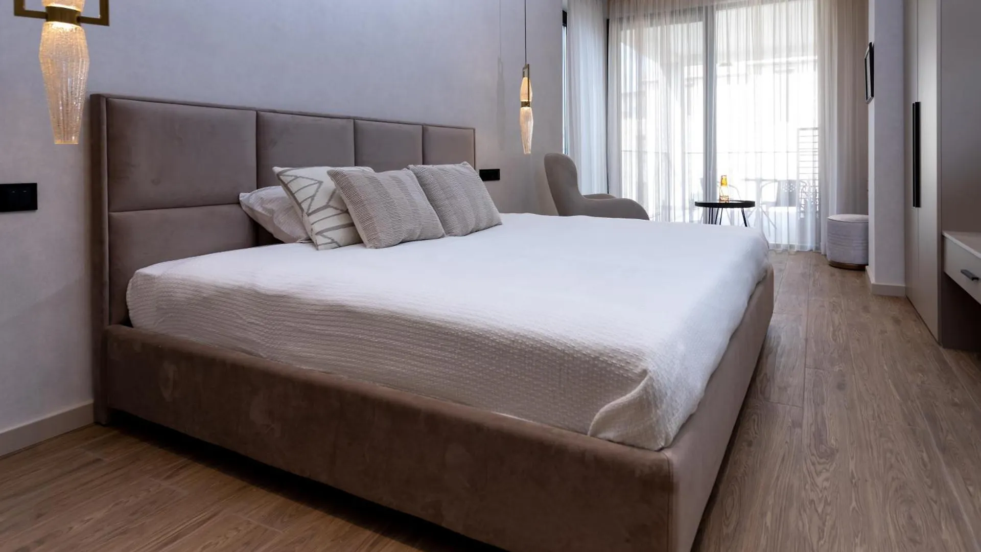 Delmar Suites & Residence Baku 0*,
